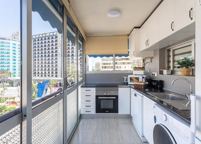 Apartman Mucho Gusto Coblanca - Spacious 3-Bedroom Apartments Levante Beach For Large Groups , Airconditioning, Pool, Free Wifi, Free Parking Benidorm