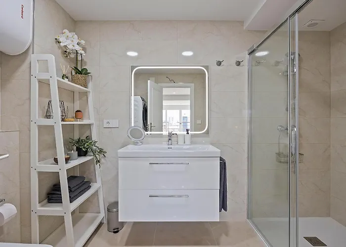 Mucho Gusto Coblanca - Spacious 3-Bedroom Apartments Levante Beach For Large Groups , Airconditioning, Pool, Free Wifi, Free Parking