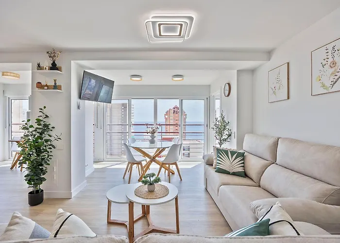 Mucho Gusto Coblanca - Spacious 3-Bedroom Apartments Levante Beach For Large Groups , Airconditioning, Pool, Free Wifi, Free Parking * Benidorm