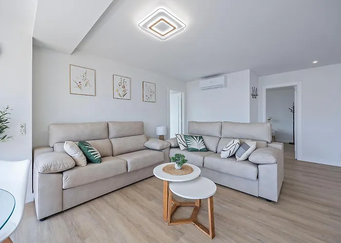 Mucho Gusto Coblanca - Spacious 3-Bedroom Apartments Levante Beach For Large Groups , Airconditioning, Pool, Free Wifi, Free Parking Apartman *