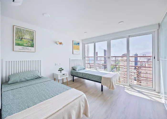 Mucho Gusto Coblanca - Spacious 3-Bedroom Apartments Levante Beach For Large Groups , Airconditioning, Pool, Free Wifi, Free Parking * Benidorm