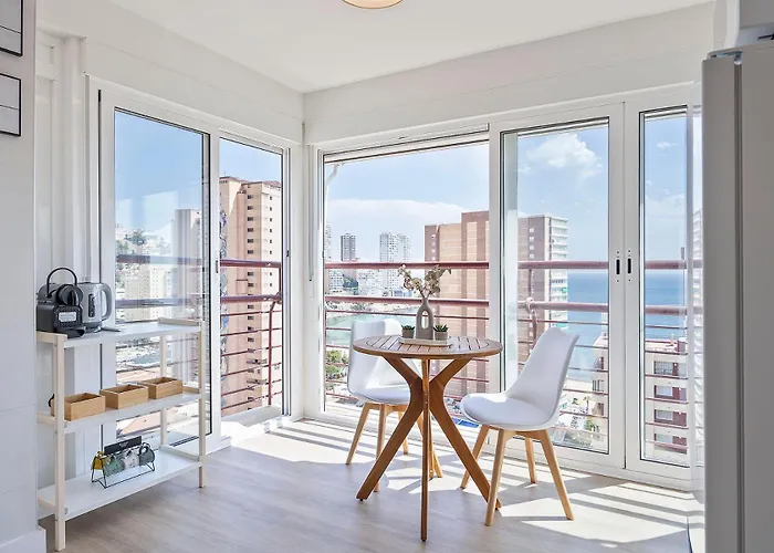 Mucho Gusto Coblanca - Spacious 3-Bedroom Apartments Levante Beach For Large Groups , Airconditioning, Pool, Free Wifi, Free Parking Apartman