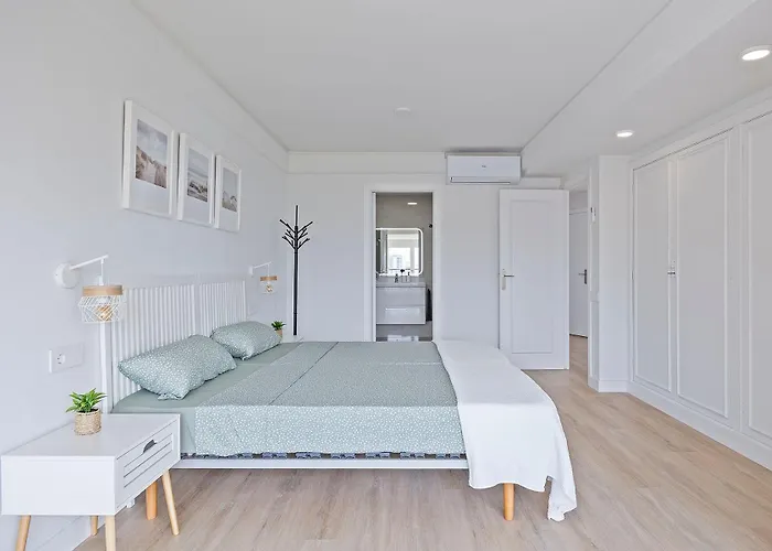 Apartman Mucho Gusto Coblanca - Spacious 3-Bedroom Apartments Levante Beach For Large Groups , Airconditioning, Pool, Free Wifi, Free Parking *