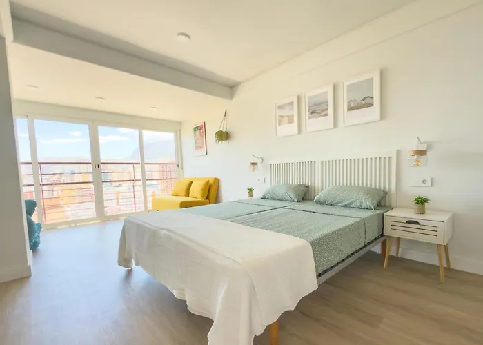 Mucho Gusto Coblanca - Spacious 3-Bedroom Apartments Levante Beach For Large Groups , Airconditioning, Pool, Free Wifi, Free Parking *