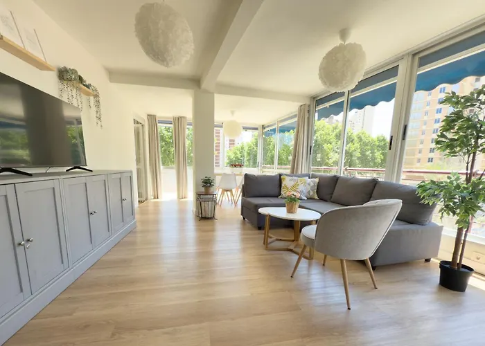 Mucho Gusto Coblanca - Spacious 3-Bedroom Apartments Levante Beach For Large Groups , Airconditioning, Pool, Free Wifi, Free Parking Apartman